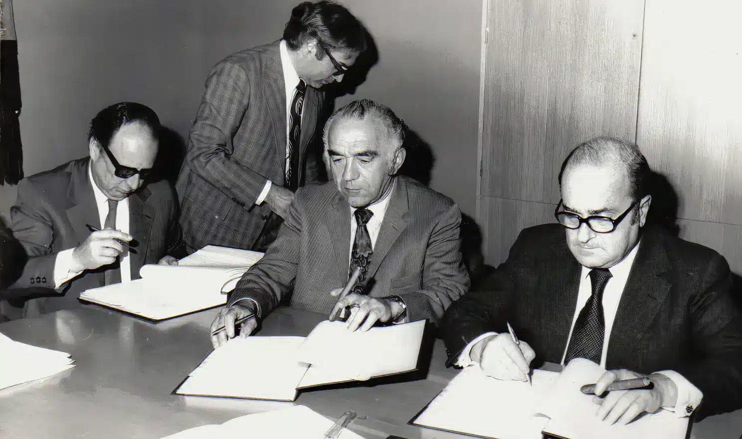 1974 טמבור מתרחבת לעולמות התעשייה